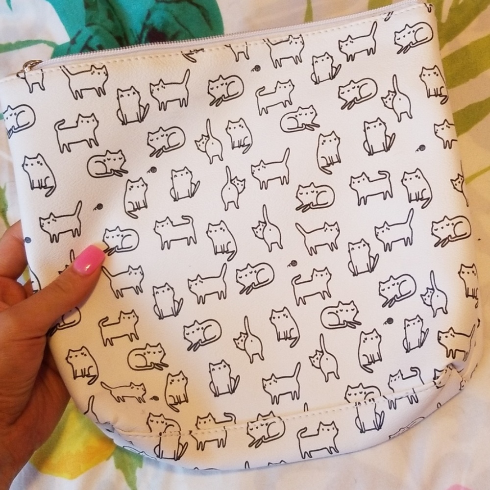 Kitty accessories bag